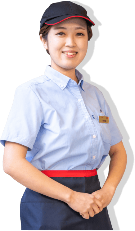 ○○店舗所属の女性スタッフ。帽子とユニフォームを着用し、優しい表情。